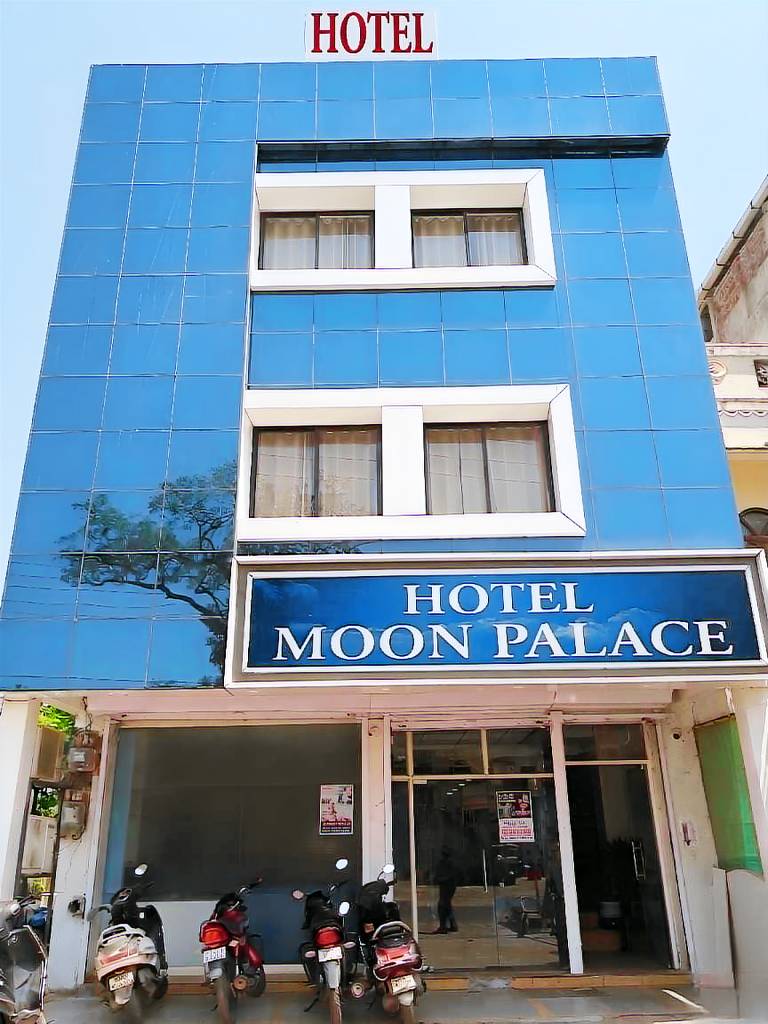 HOTEL MOON PALACE