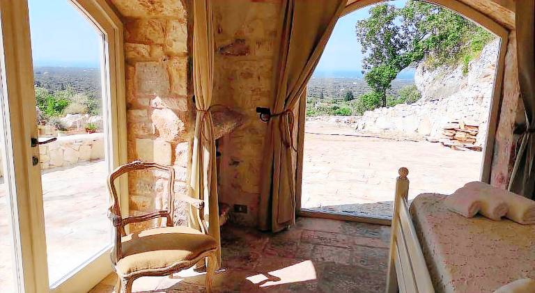 Villa with pool & jacuzzi — photo 4