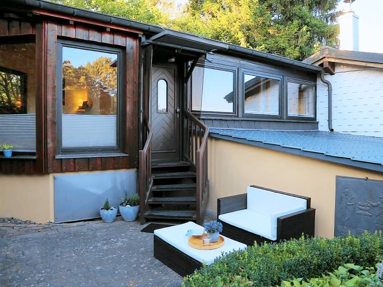 Chalet with BBQ, patio & yard — photo 2