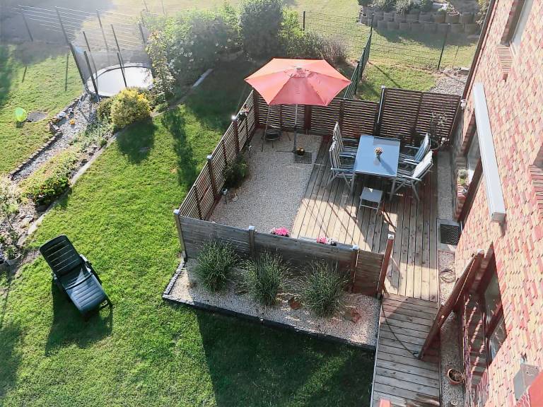 Apartment with yard, patio & barbeque — photo 3