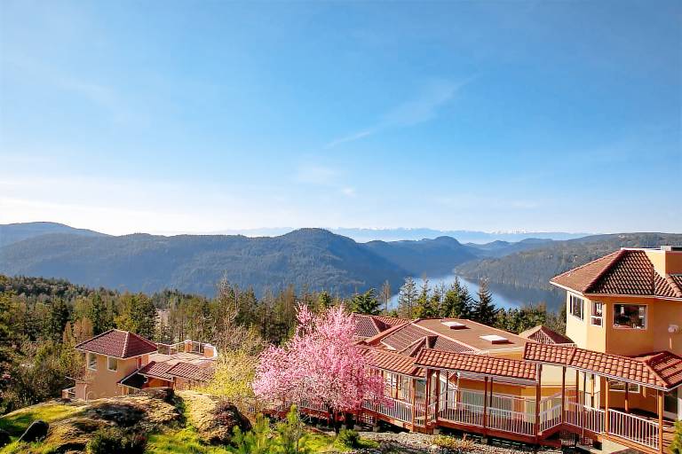 Resort Brentwood Bay