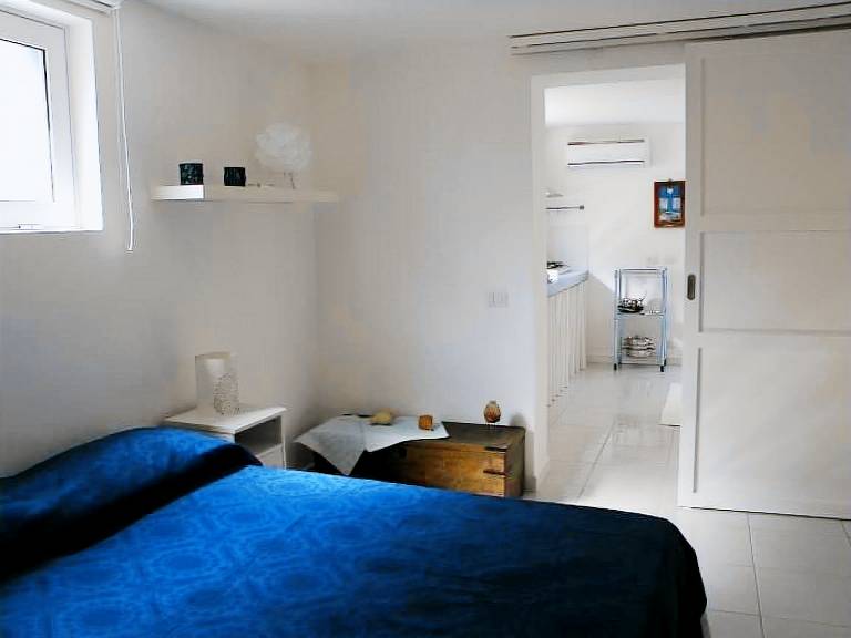 Apartment with yard & terrace — photo 3