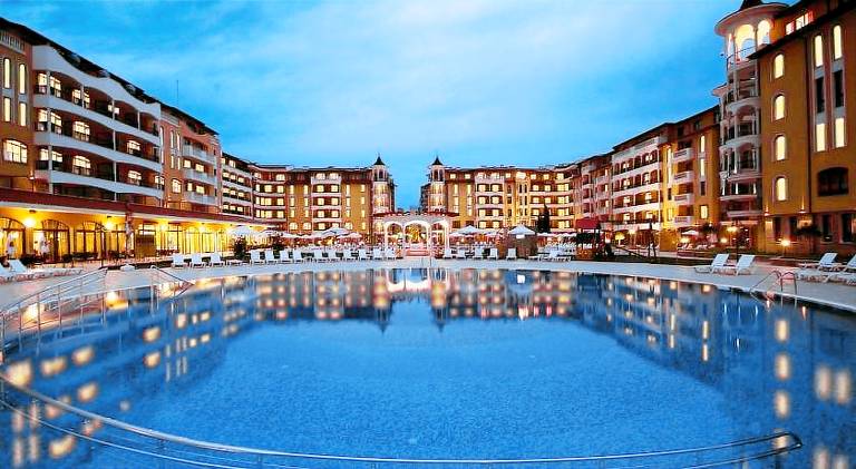 Rental apartment with patio & pool in Burgas