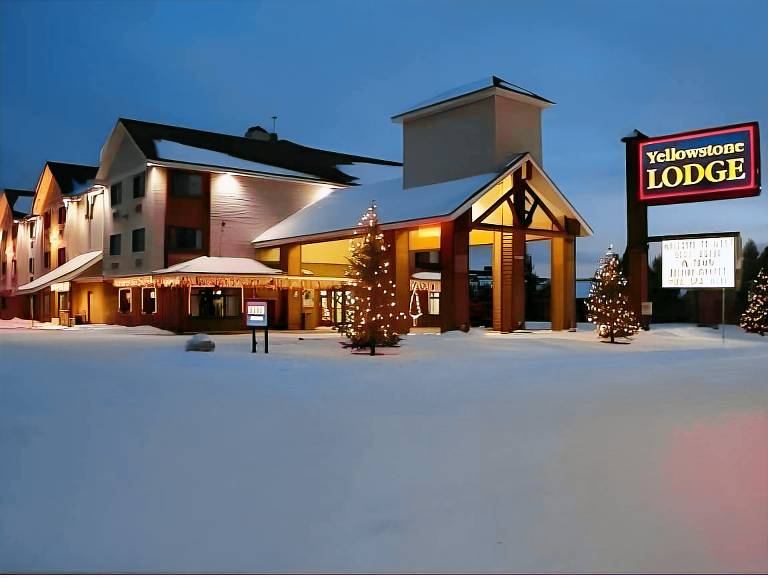 Yellowstone Lodge — photo 3