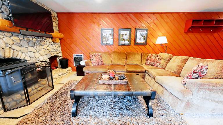 Fully equipped condo with hot tub, sauna & barbeque | Pet-friendly — photo 5