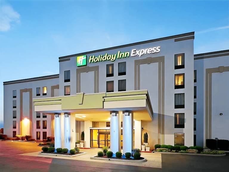 Holiday Inn Express & Suites Fayetteville University of Arkansas Area By IHG in Fayetteville, AR