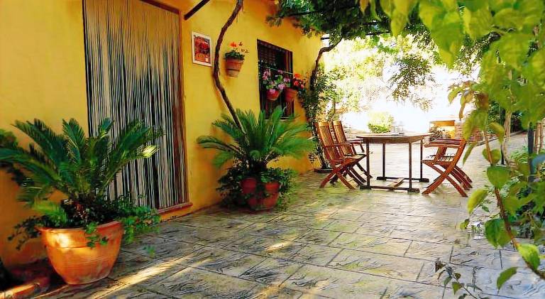 Vacation home with pool | Pet-friendly — photo 5