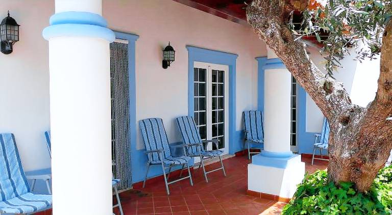 Fully equipped spacious vacation home with grill, garden & patio | Pet-friendly — photo 3