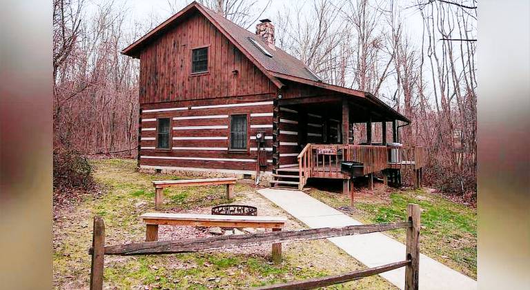Vacation home with jacuzzi & pool | Pet-friendly in Logan, OH