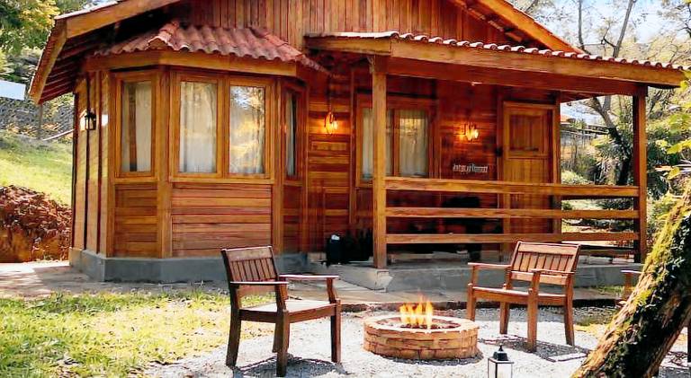 Lodge with yard | Pet-friendly — photo 3