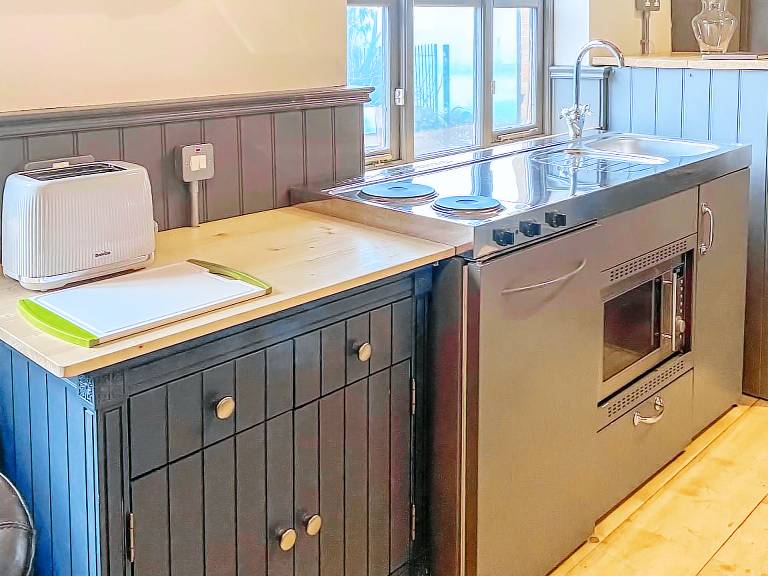 Cottage with garden | River view — photo 4