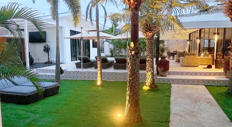 Villa with pool — photo 3
