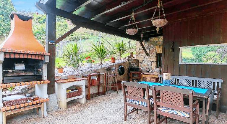Vacation home with terrace, garden & barbecue — photo 5