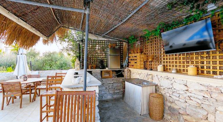 Villa with pool — photo 3