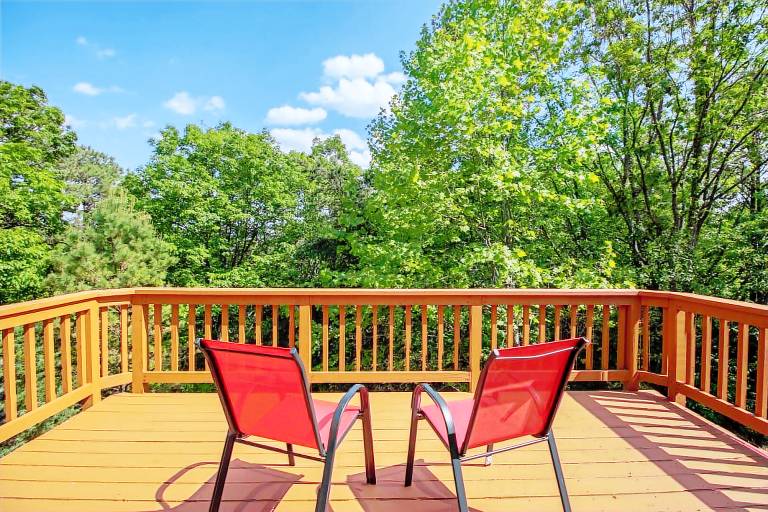 Updated Flooring, New Hot Tub, Resort Amenities! — photo 4