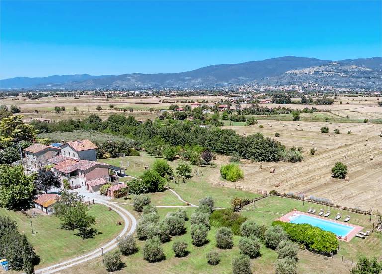 Villa with barbecue, private pool & garden | Perfect for remote work in Cortona