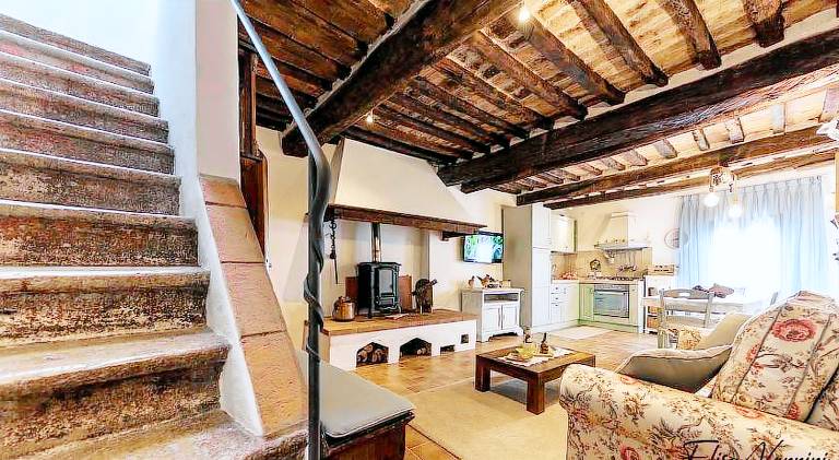 House with 2 rooms for 5 persons in Terricciola