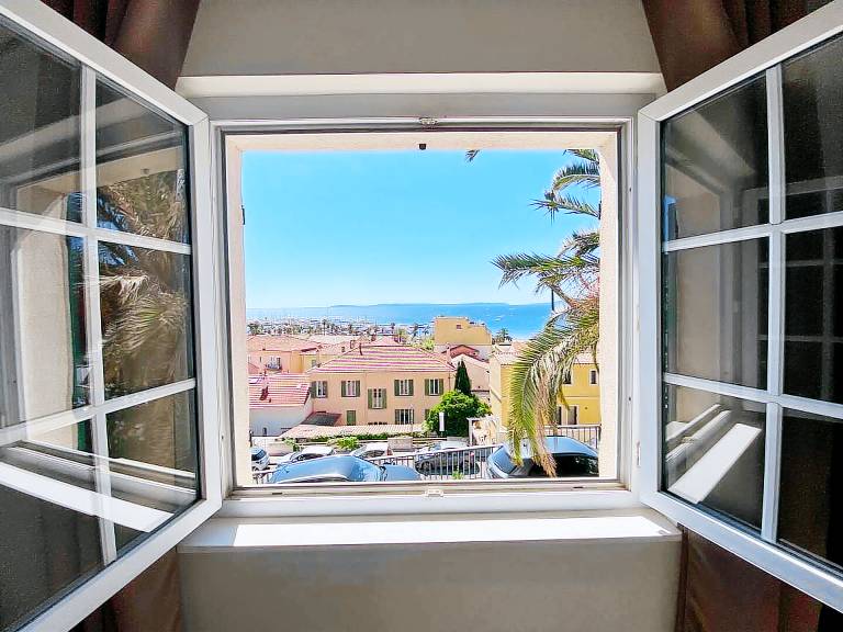 Air-Conditioned Apartment in Le Lavandou Center, Near Beach in Le Lavandou