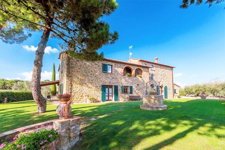 Villa with yard & barbeque — photo 4