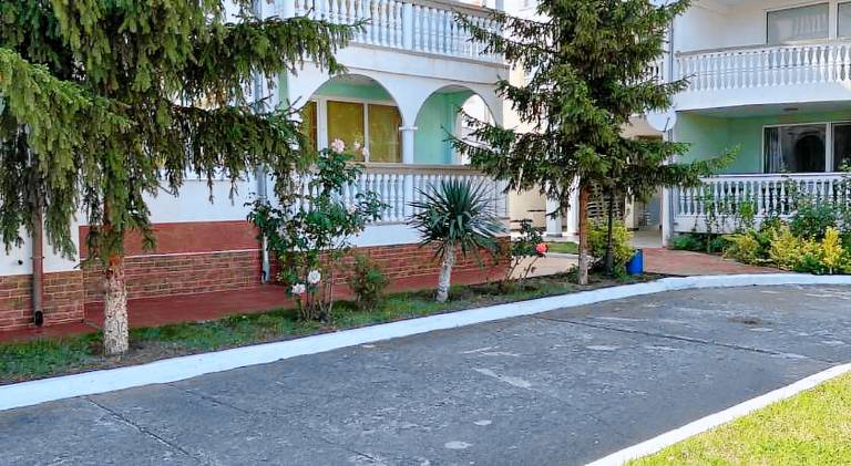Wonderful rental apartment with pool & yard | Beach nearby | Pet-friendly — photo 4