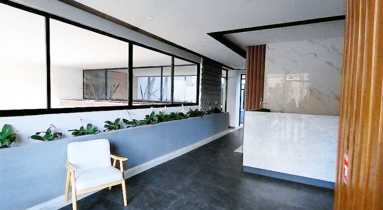 Apartment with pool — photo 5