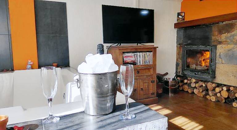 Apartment with jacuzzi — photo 4