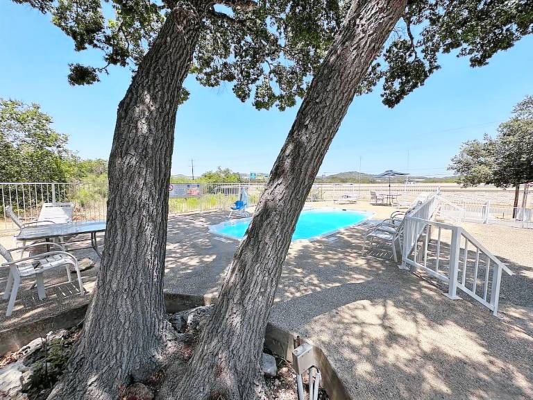Home Suites Hill Country — photo 4