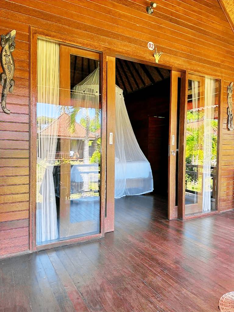 Bungalow with pool, terrace & garden — photo 5
