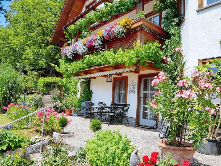 Holiday apartment with garden, terrace & barbecue | Mountain view — photo 2