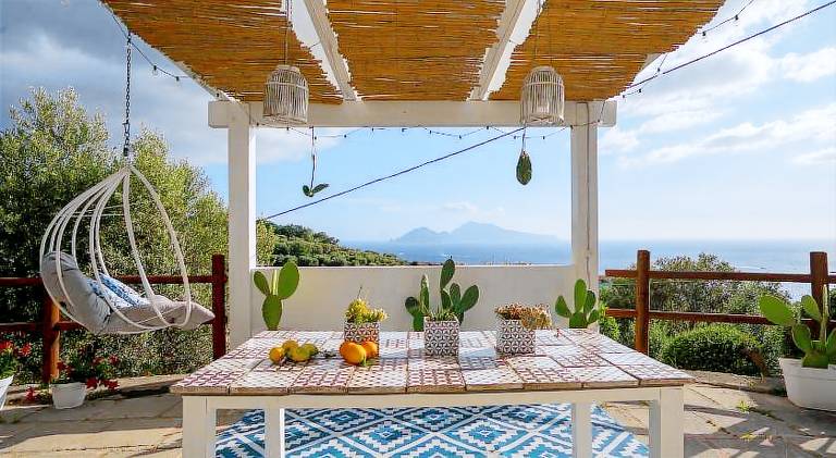 House with hot tub & pool in Sorrento