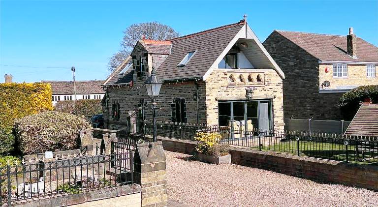 House with 2 rooms for 6 persons in Brighouse