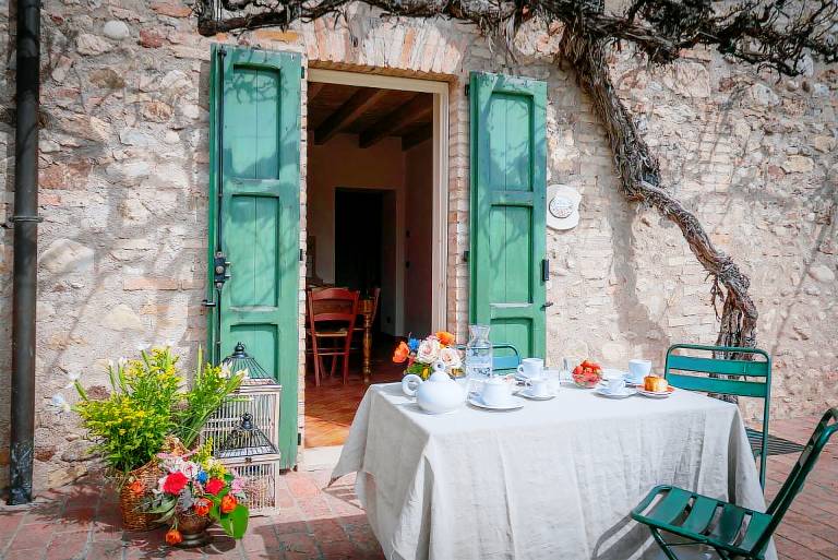 Farm with garden & pool in Garda