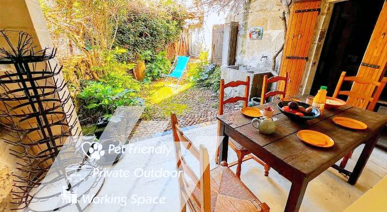 Charming vacation home with yard | Near Pont Saint-Bénézet | Dogs allowed in Villeneuve-les-Avignon
