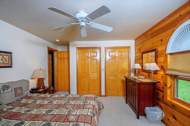 Cabin  McHenry