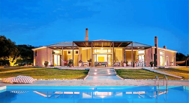 Fully equipped lovely villa with BBQ, private pool & hot tub | Perfect for remote work | Pet-friendly — photo 3
