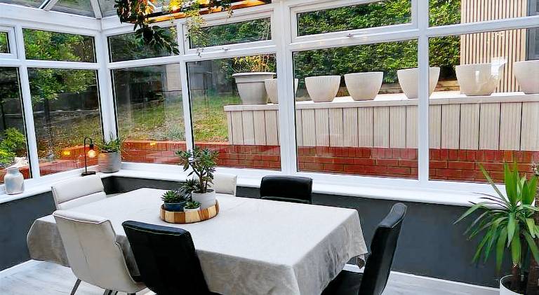 4 Bedroom Home In Brighton With Hot Tub — photo 4