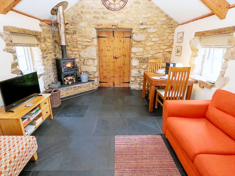 Family-friendly pleasant cottage with yard | Pets are welcome — photo 3
