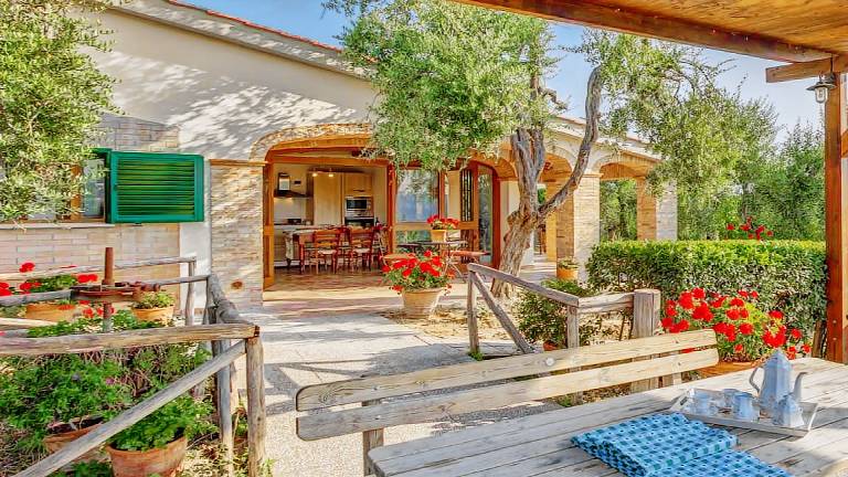 Villa with yard, private pool & BBQ — photo 2