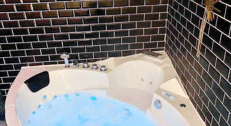 Rental apartment with jacuzzi — photo 5