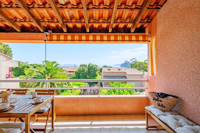 Child-friendly nice rental apartment with patio | Sea view | Beach nearby | Dogs allowed — photo 2