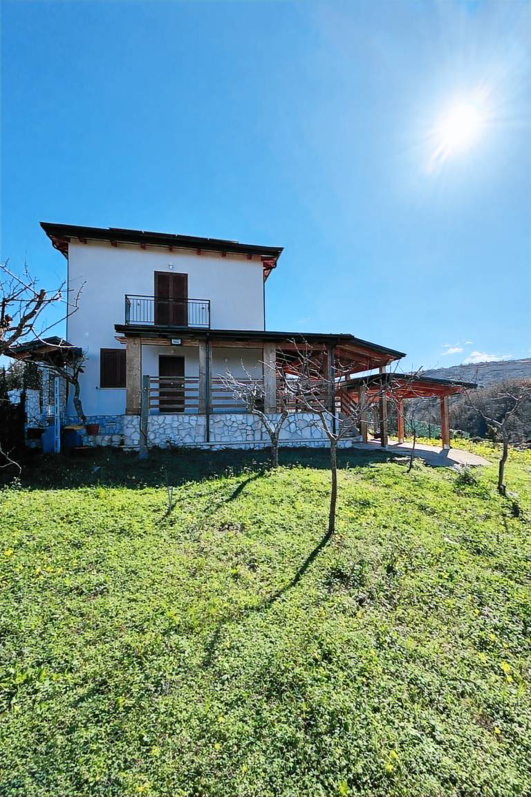 Fully equipped charming vacation home with terrace, BBQ & garden | Sea view | Pet-friendly — photo 3