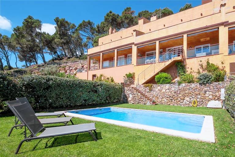 Fully equipped charming house with patio, yard & barbeque | Sea view | Pets are welcome — photo 3