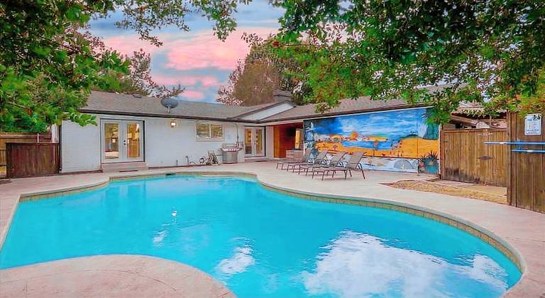 House with pool in Addison, TX
