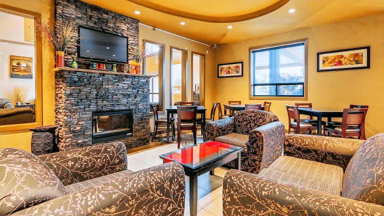 Best Western Estevan Inn & Suites — photo 2
