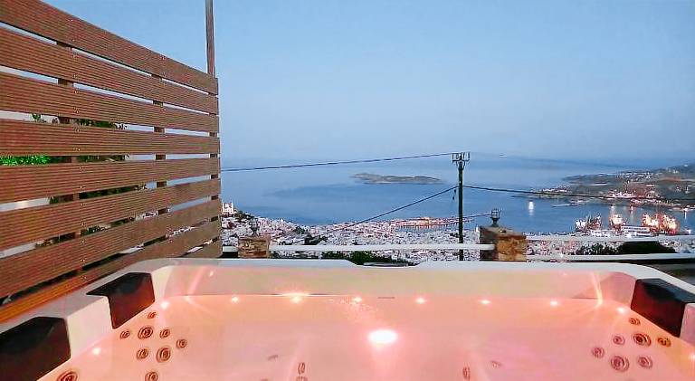 Vacation home with terrace, garden & jacuzzi — photo 3