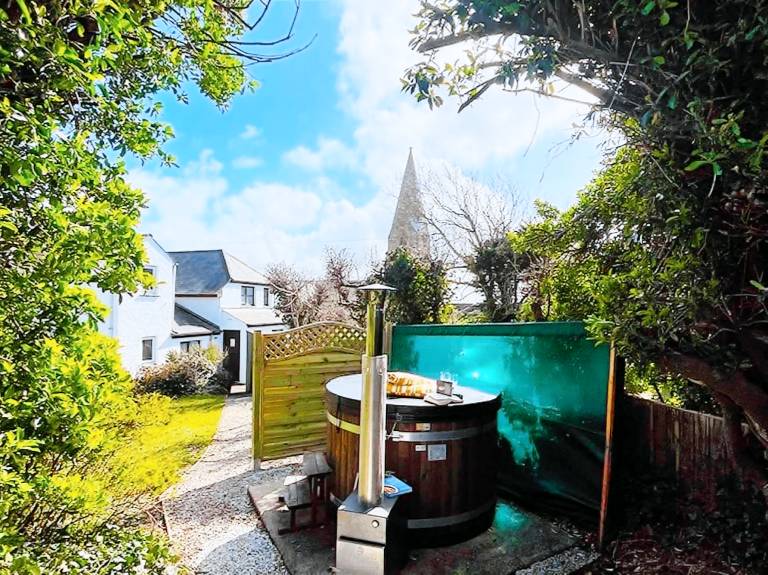 Fully equipped cottage with hot tub & garden | Pets are welcome — photo 2