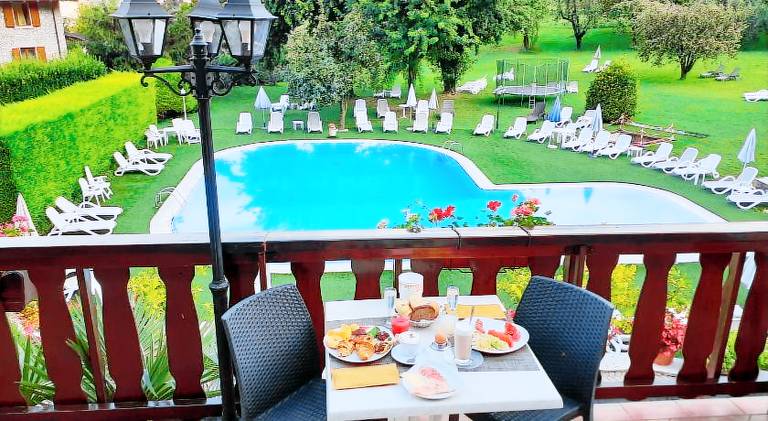 Holiday apartment with terrace & yard — photo 4