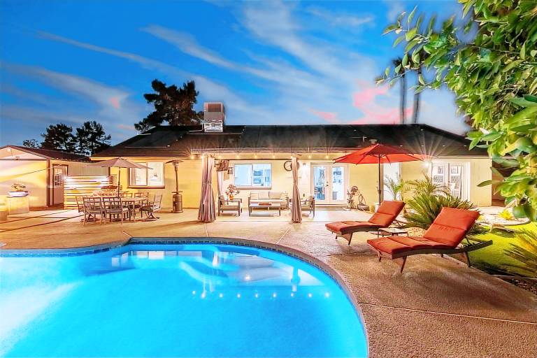 Kings Lux Escape Free Htd Pool Cabana BBQ Firepit