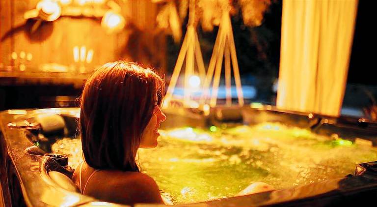 Chambre d'hote de charme piscine et jacuzzi privatisable, manoir, 1h Lyon — photo 3
