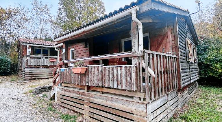 Chalet with pool — photo 4